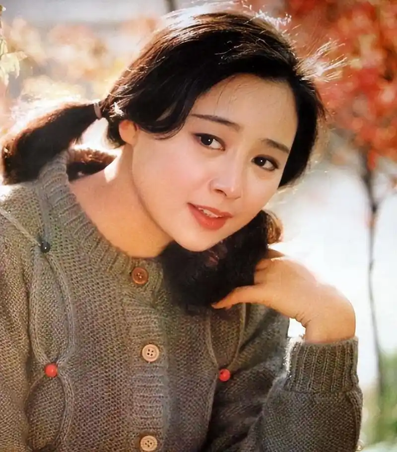 演员张瑜:65岁无儿无女孤身一人,离婚多年看到前夫仍然会心动