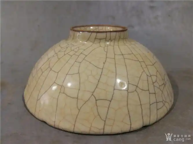 哥窑金丝铁线碗