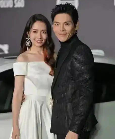 王秋紫是一位中戏毕业的小演员,2015年,向佐在剧组拍戏时遇到了王秋紫