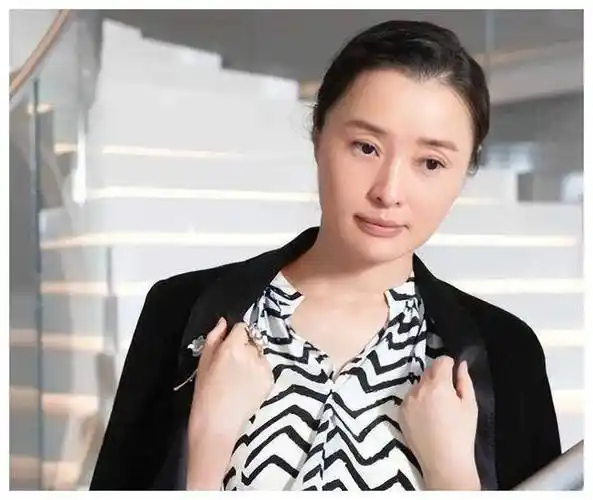 18年后,再看陈建斌现任妻子蒋勤勤,才明白她与吴越谁更"清醒_婚姻