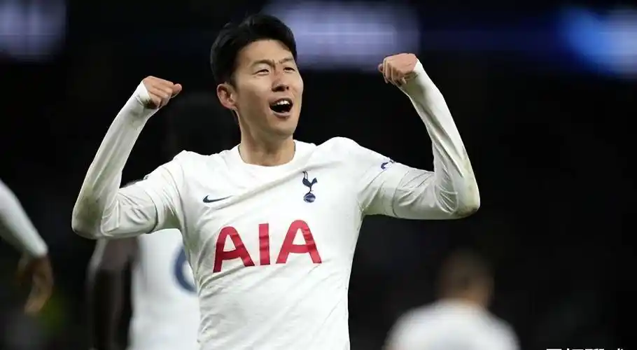 孙兴慜狂奔庆祝:轰英超第114球创造神迹,8万人沸腾_热刺_埃弗顿