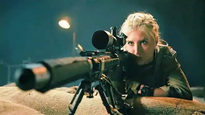 美女狙击手超漂亮!