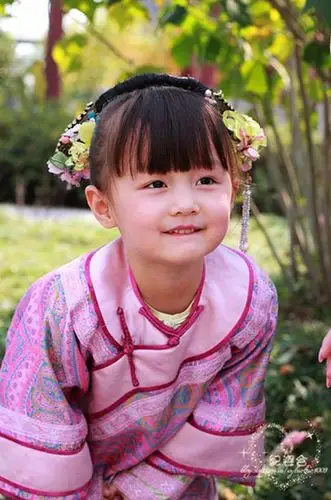 萌死人的00后童星萝莉纪姿含