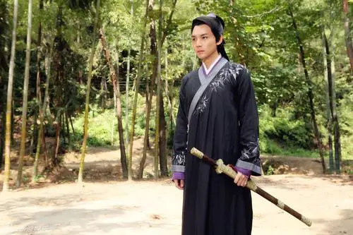 由霍政谚,吴奇隆,刘诗诗主演的电视剧《犀利仁师》正在播出,霍政谚