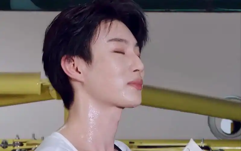 奥斯卡王政熊来看看少年之名里小奥同学和他的队友们的生活吧