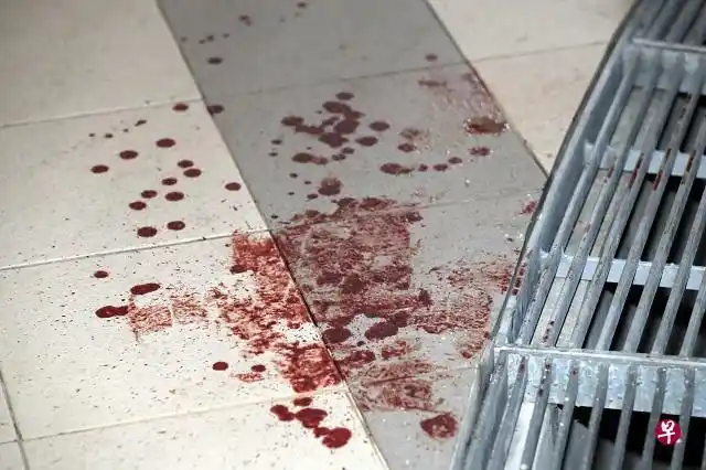 劫案现场血迹斑斑.(王彦燕/摄)