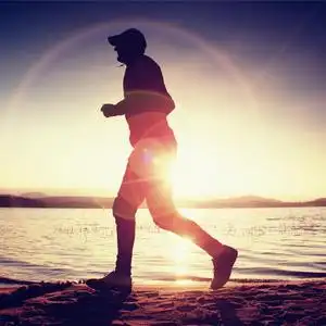 运动享受日出图片