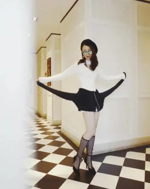 毛衣穿腰上,脚踩网状高筒靴,穿短裙秀美腿|许婧|张子萱|大长腿_网易