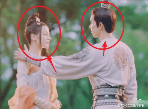 《长歌行》疑似用"吻替",热巴吴磊亲吻画面被打码,网友:姐夫管得严