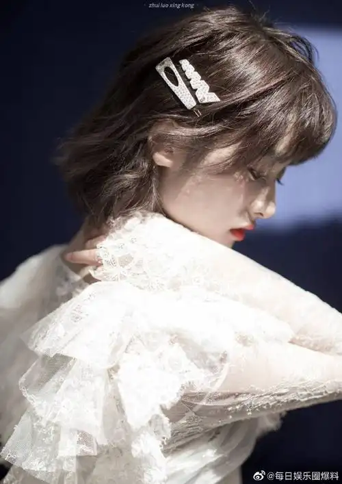 沈月杂志内页#沈月暗黑系杂志内页,看起来有点高冷美艳,有种江湖瓷