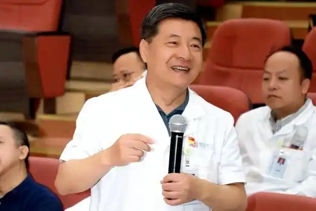 六月解放军总医院骨科专家在六盘水华佗正骨医院亲诊亲治