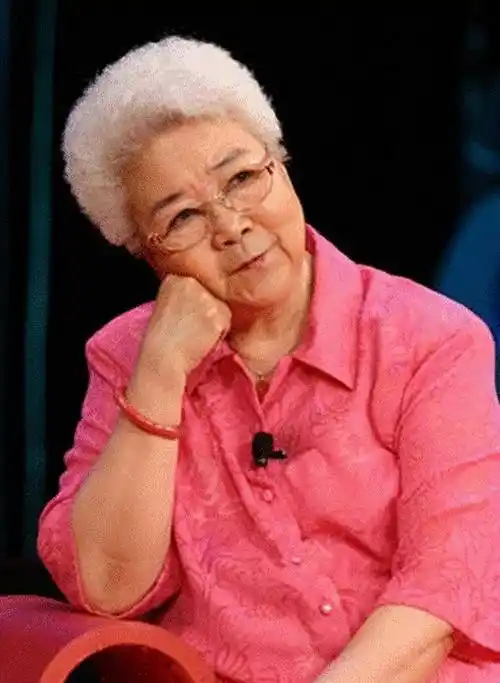 田华:曾因《白毛女》爆红,晚年丧夫丧子,如今94岁现状如何?