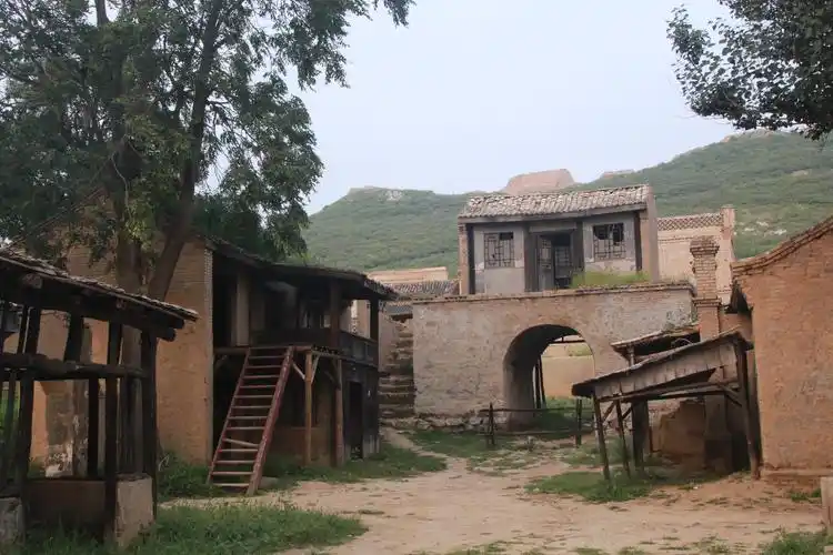 30到张家口怀来县卧牛山旅游,也是八一影视基地,拍了部分照片,请大家