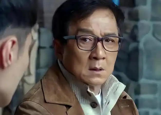 除了成龙争议颇大,其实电影中的其他选角也是够雷人的.