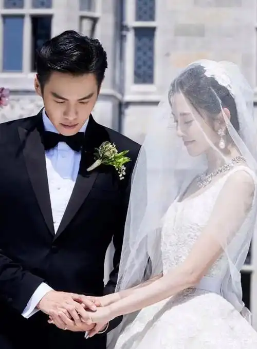 开始推理吧 张若昀唐艺昕结婚照,张若昀唐艺昕在哪里结的婚时尚新闻2