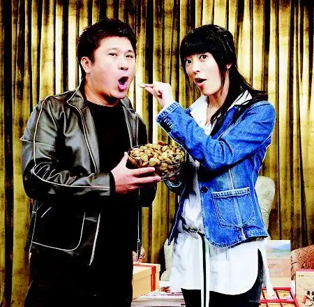 丁柔安(右)对胡瓜(左)采取"放牛吃草"的政策,跟小祯的关系也很亲