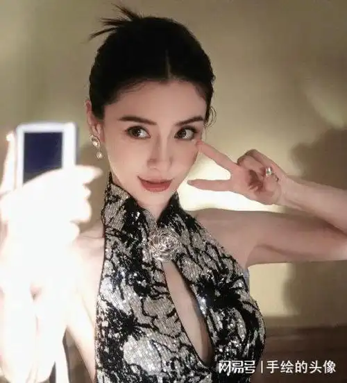 angelababy嘟嘴比耶照火速登上热搜, 果然美女怎么拍都很好看啊!