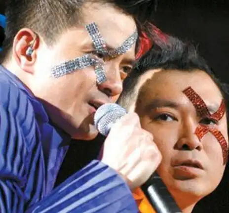 【图】黄耀明和林夕暗涌爆同性恋 黄演唱会大方宣布自己性取向(3)_港