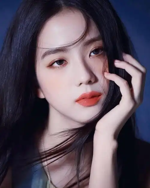 金智秀美妆画报,明眸皓齿,长发红唇,美人如画