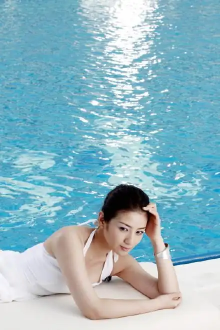 黄奕限制级泳装照曝光