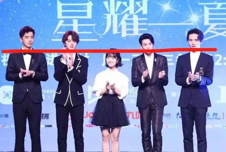 今年这部《流星花园》的拍摄为沈月博得了不少的知名度,剧中男演员也