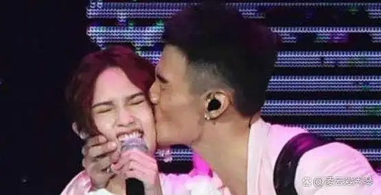 2015年李荣浩为杨丞琳分手在一起4年女友今前女友诅咒