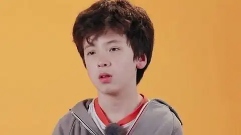 《我的小尾巴》优汉&汉斯&苏菲:二哥帮苏菲提包两秒甩给大哥