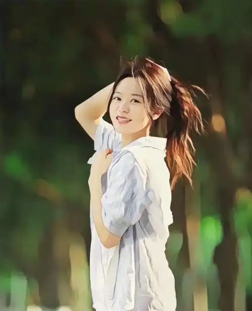 优质单身女青年坐标昆明94年160cm事业单位211本科端庄文静小姐姐