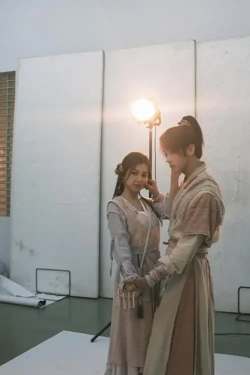 祈今朝双越粉黛花合影#越今朝@许凯soso和越祈@虞书欣esther被粉黛