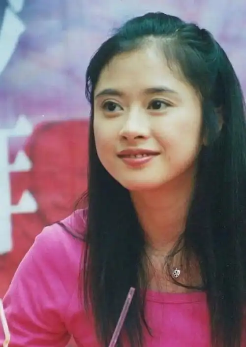 明星美照——何美钿_腾讯新闻