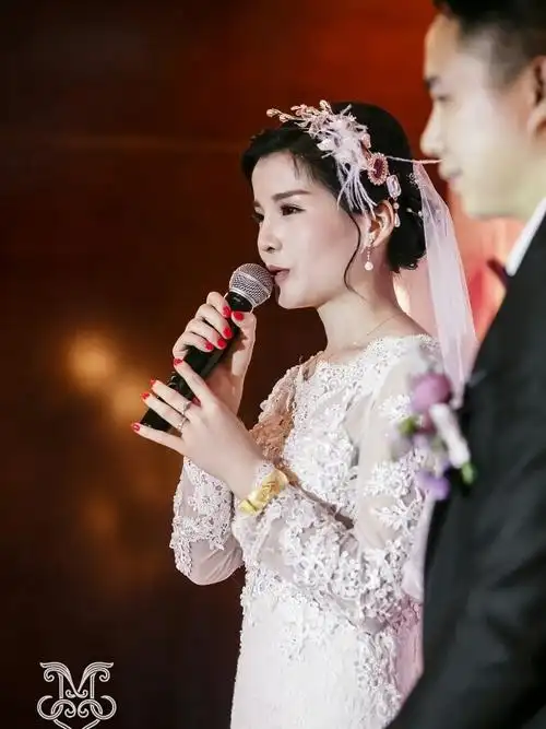 婚礼当天,新娘在台上说什么致词合适?