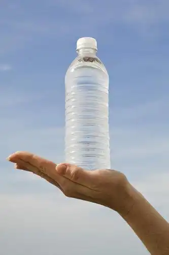 室外,特写,白天,仰视,水,欧洲,欧洲人,仅一个女性,仅一个人,液体,水滴