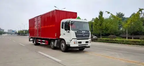 东风天锦三轴9米易燃液体厢式运输车