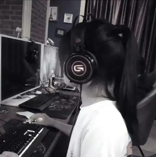 丧系耳机控女生高清头像