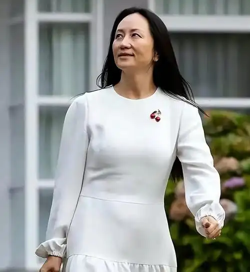 孟晚舟真胖不少被偶遇穿运动装好年轻全身朴素遮不住富态气质