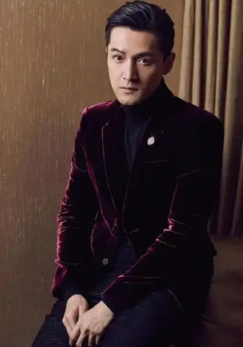 男人味,适合30岁以上的成年男性,今天就来看一下她的发型,成熟男性的