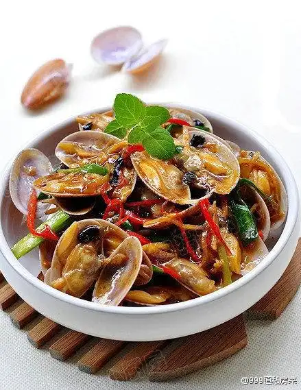 辣炒花蚬1花蚬子在淡盐水中浸泡2小时