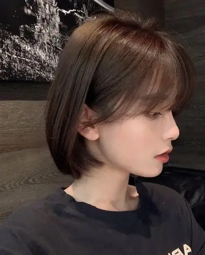 女生代表中短发造型 减龄初恋头