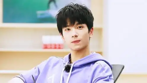 余承恩看妈妈打call视频害羞,俞彬姐姐贴心叮嘱弟弟注意身体