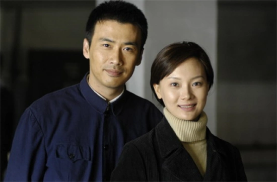 50岁柳云龙全家照曝光曾因长得好看改行娶北影同学恩爱至今