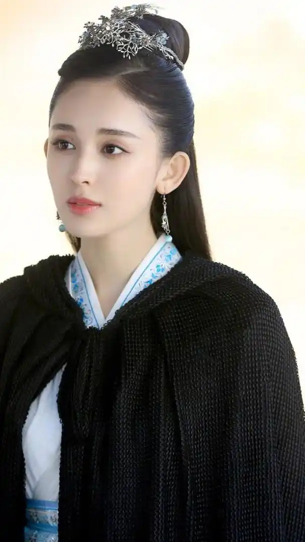 盘点影视剧里披着披风的美女,刘亦菲绝色,赵丽颖清冷