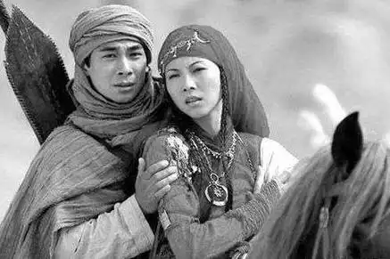 踏入演艺圈的第一部作品就是徐克的《七剑下天山》,扮演的绿珠与