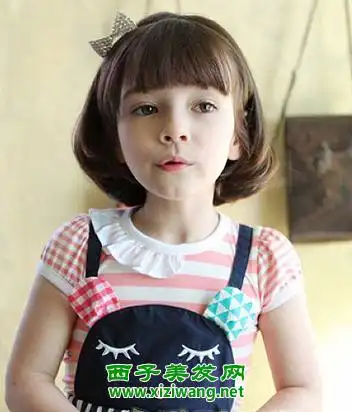 小女孩蘑菇头的儿童发型 超萌蘑菇头尽显聪明伶俐_儿童发型_西子美发