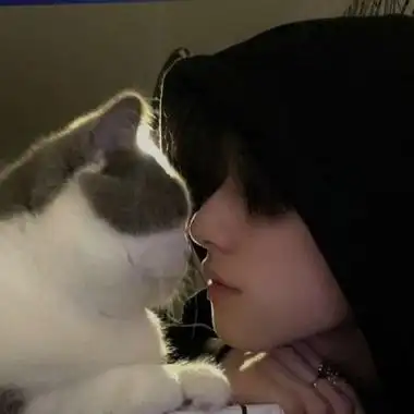 超酷男生撸猫头像图片