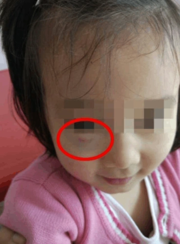 幼儿园老师嫌孩子吵,竟对3岁小女孩做出这种事……妈妈看完视频怒了!