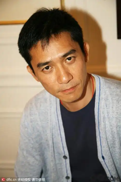 梁朝伟 梁朝伟在无间道中的眼神欲罢不能,深邃的不能更深邃,忧郁的不