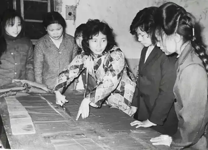 40周年看变化以往和田街头巷尾的裁缝店都被这样的店代替了