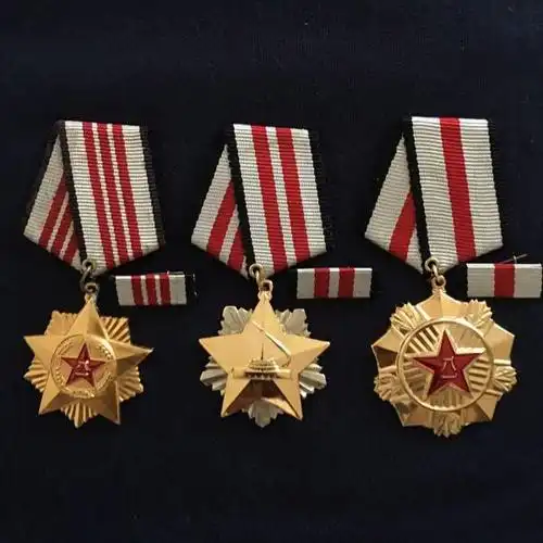 中国人民解放军一等功二等功三等功纪念章一套收