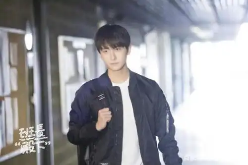 霸道总裁学电焊,吐槽《班长殿下》,全程跪着看完