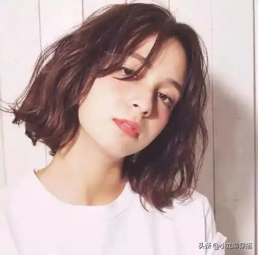 脸大圆脸女生适合什么发型(圆脸适合扎什么头发)